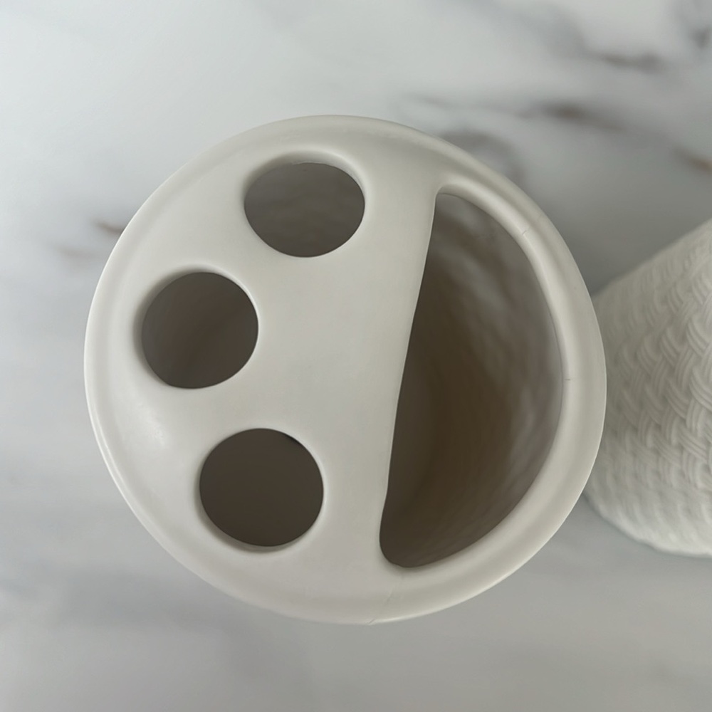 Pair of Pottery Barn ceramic toothbrush holders - Picture 4 of 8